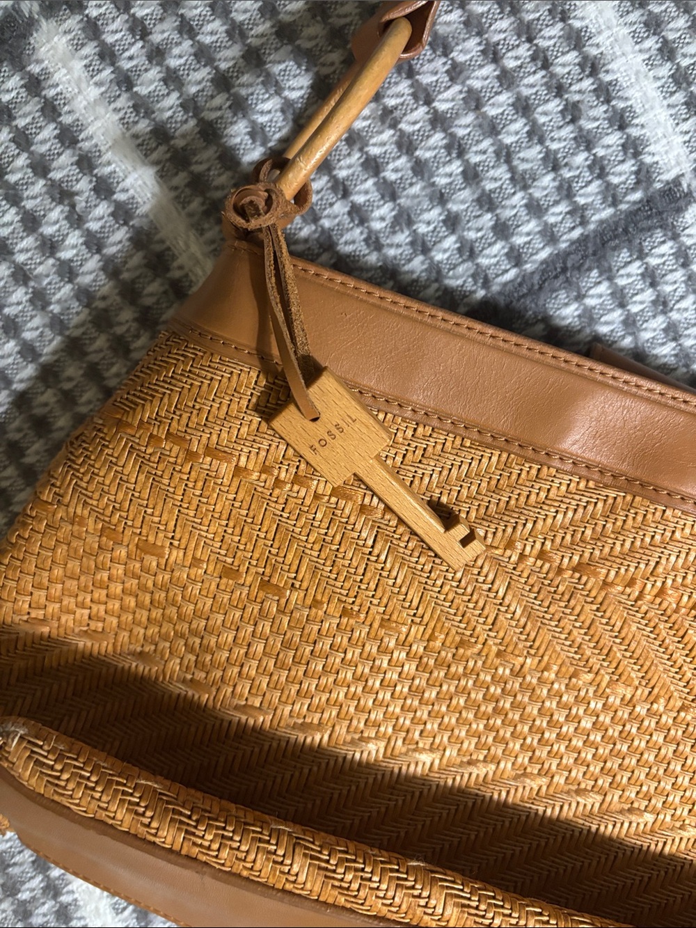 Fossil Woven Shoulder Bag - Picture 2 of 7